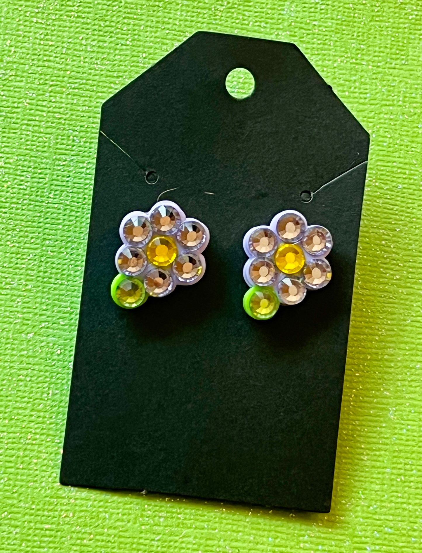 Flower stud earrings