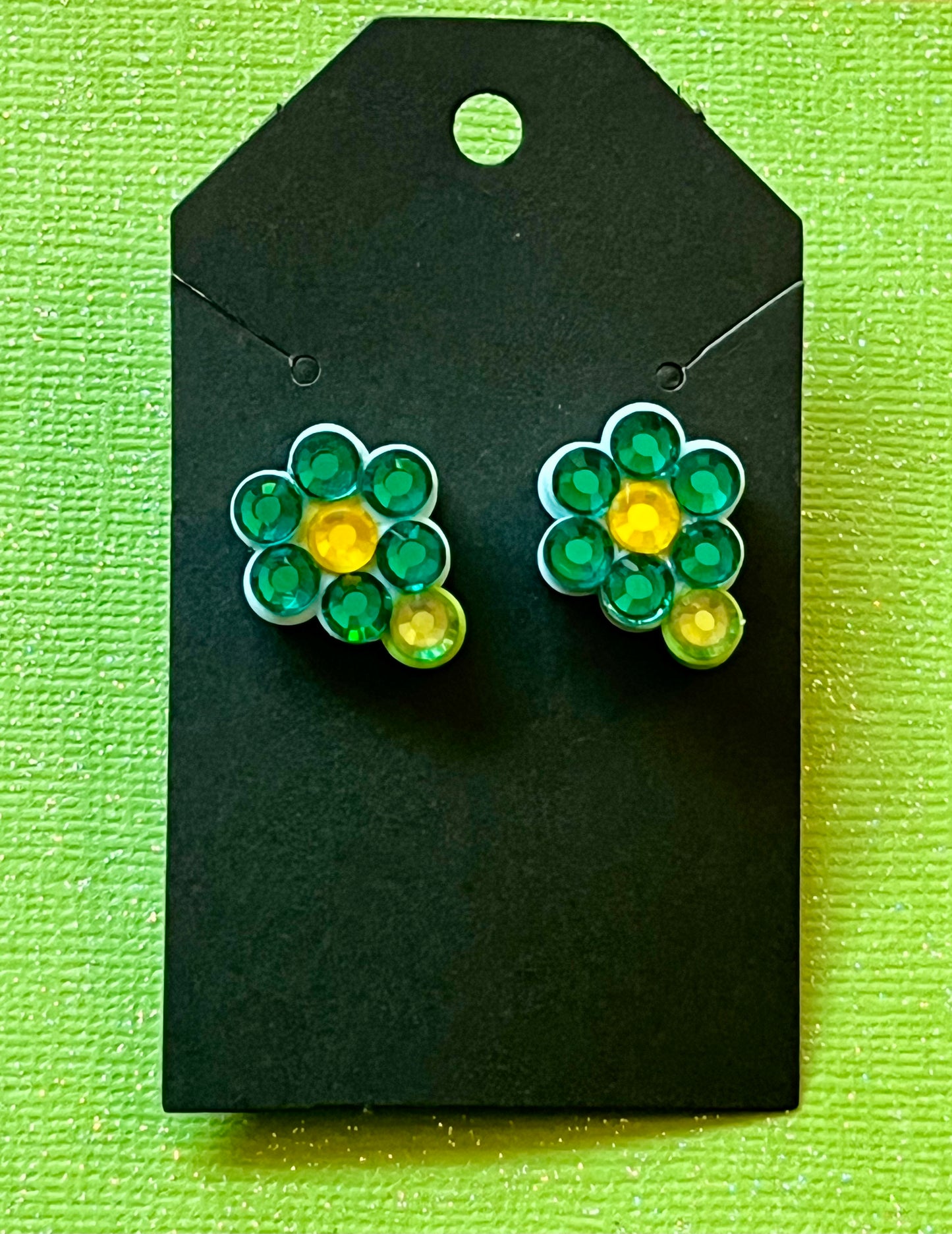 Flower stud earrings