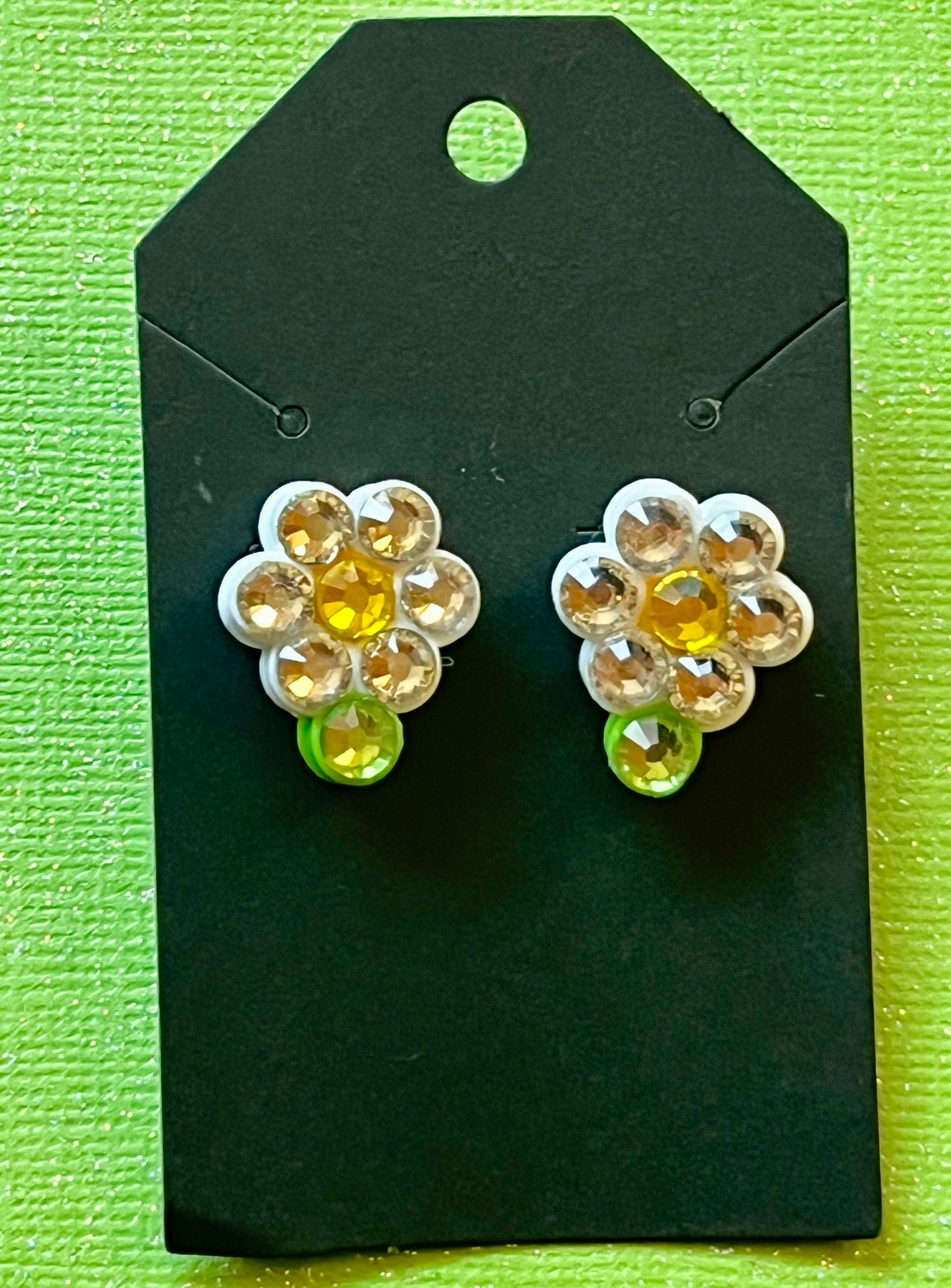Flower stud earrings